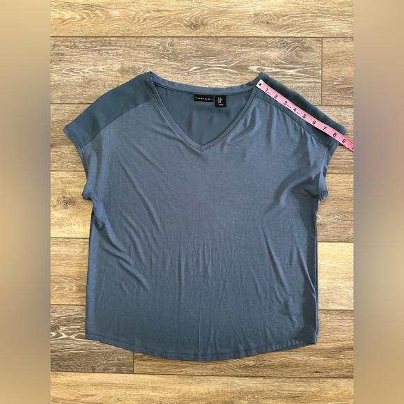 🩵 TAHARI women’s top 🩵 - Picture 8 of 10